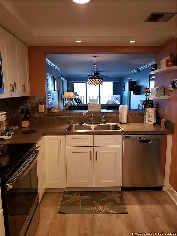 2 bed, 2.0 bath, 1113 sqft, $6,000 — Photo 3