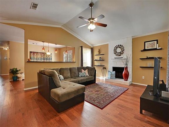 4th image of 12107 Arrowwood Dr