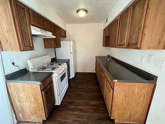 5th image of 300 Dunes Pl SE APT C