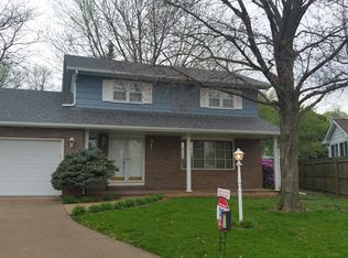 1032 Carriage Hill Ct, Clinton, IA 52732