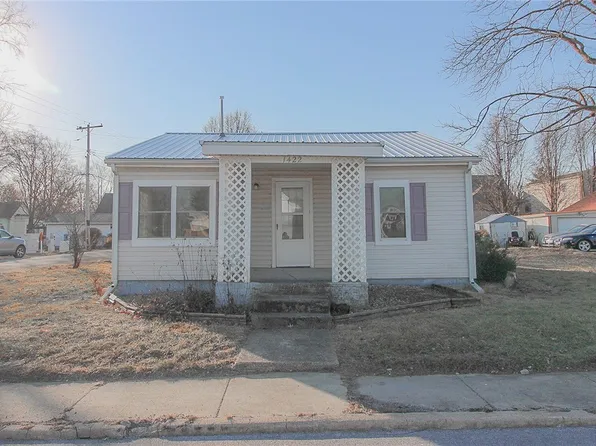 1422 Madison Ave, Charleston, IL 61920