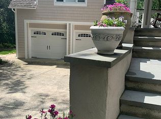 1 Iris Ln, Chapel Hill, NC 27514