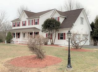 1 Apple Ct, Rock Tavern, NY 12575