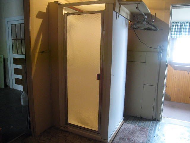 Shower main floor
