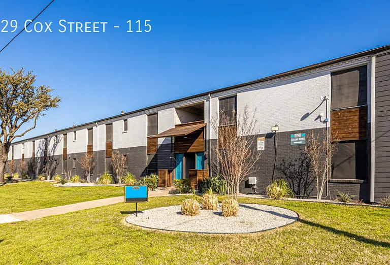 1729 Cox St — Photo 431