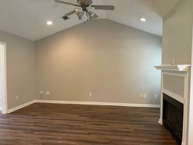 2705 Cunningham Ct — Photo 12