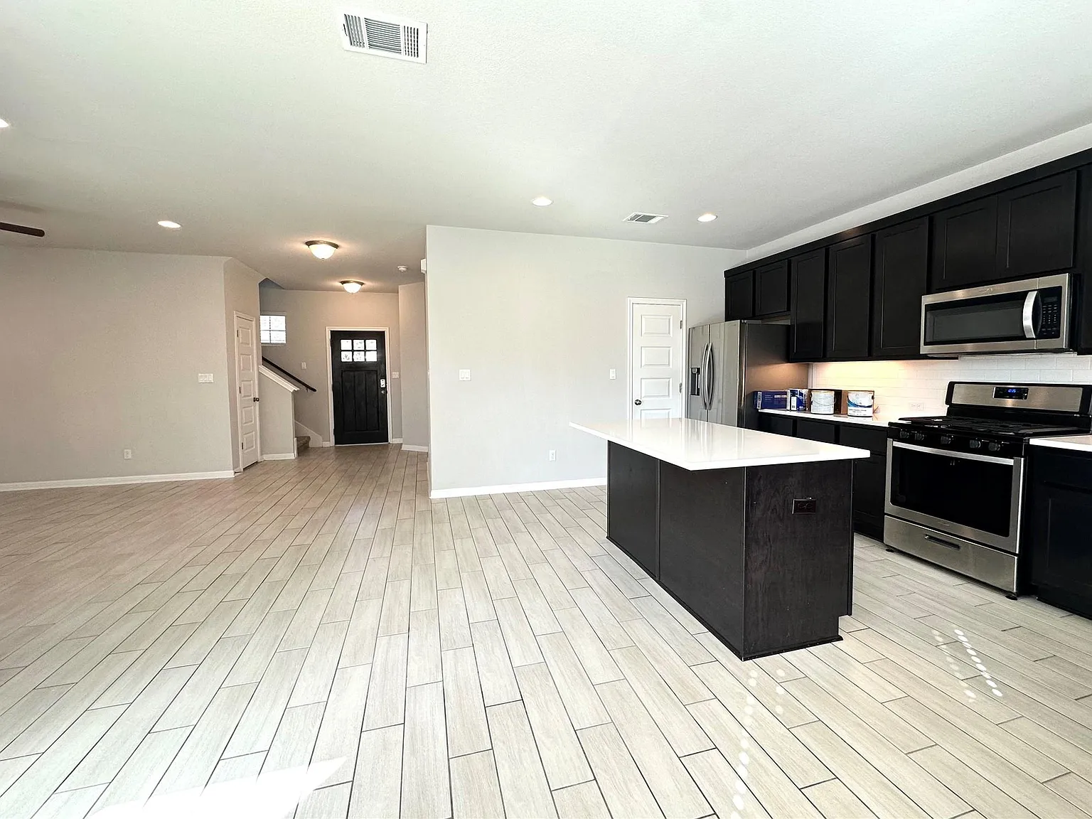 4 bed, 3.0 bath, 1822 sqft, $2,250 — Photo 4