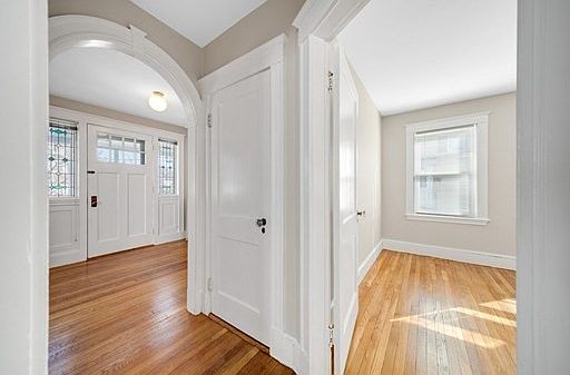 4th image of 35 Putnam St #1