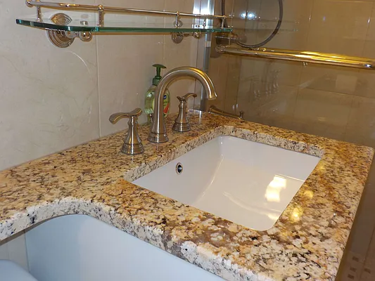 Rented by Zikos Realty Services | media 32