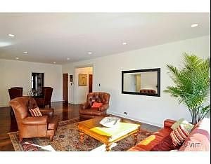 4th image of 1335 N Astor St APT 15A