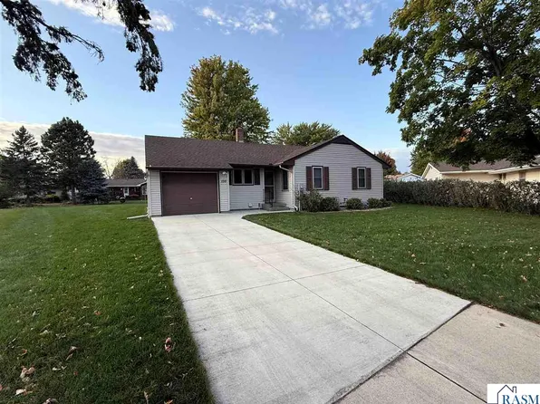 135 Bianchi Dr, New Ulm, MN 56073