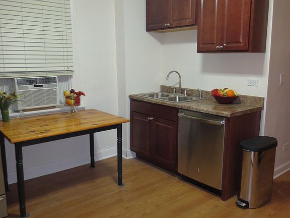3rd image of 2133 N Sheffield Ave APT 2B