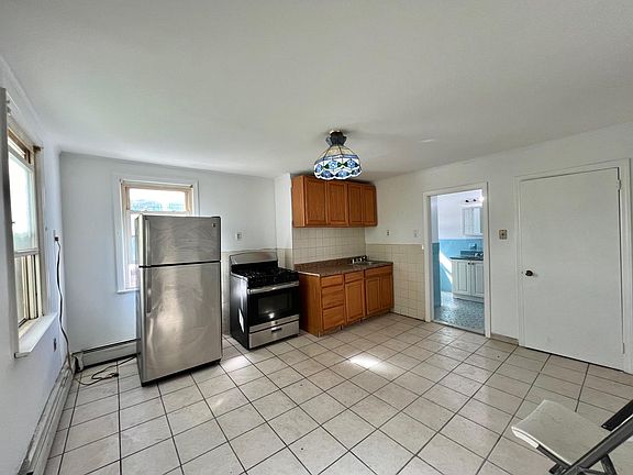 4th image of 214 William St Floor 2