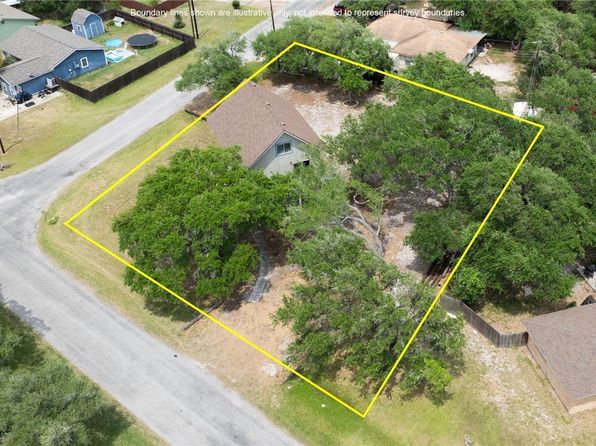 120 Retama Ln, Rockport, TX 78382