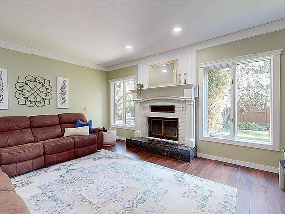 4th image of 2210 Hanover CRESCENT E