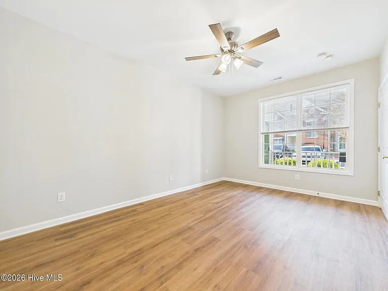 2111 Kudrow Ln — Photo 25