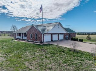 23598 Falcon Rd, Lebanon, MO 65536