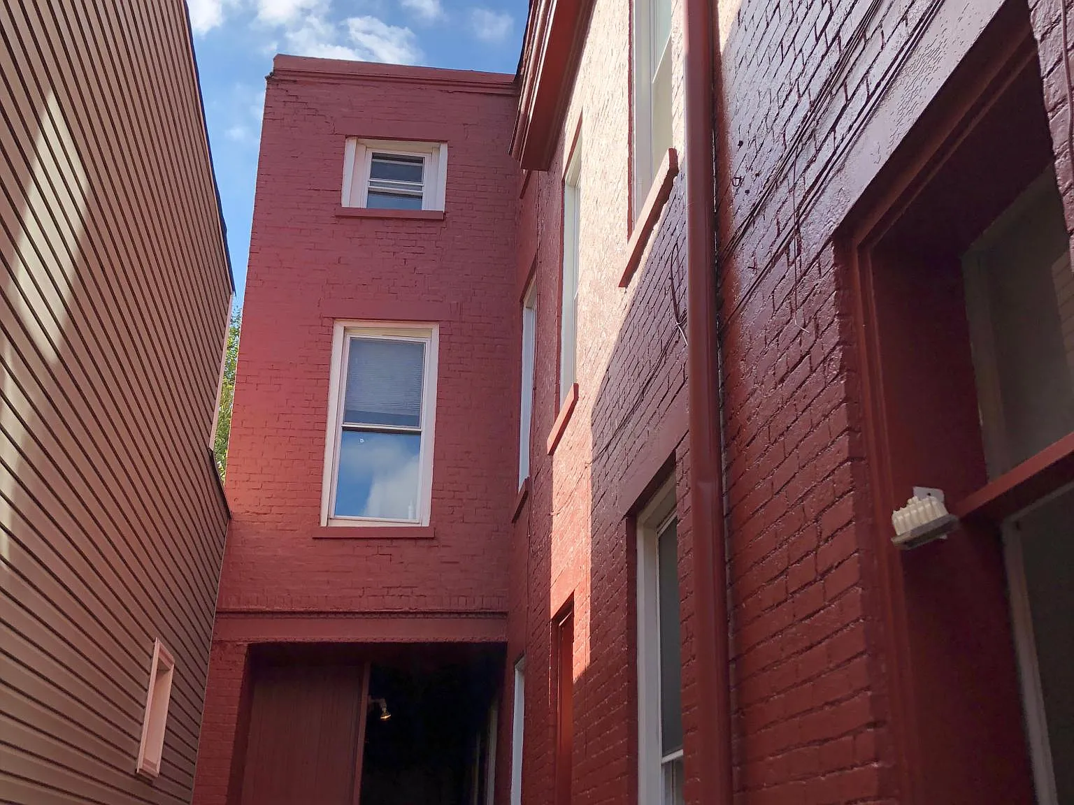 273 Emming St — Photo 2