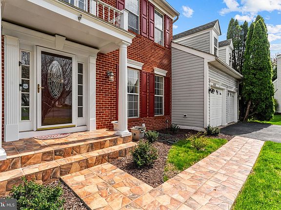 3rd image of 47435 Courtney Ln