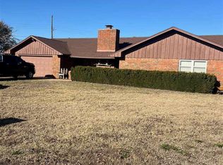 518 N Manning Dr, Hennessey, OK 73742