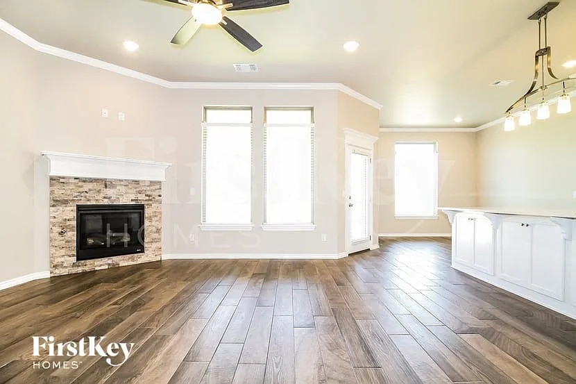 4 bed, 3.0 bath, 2500 sqft, $2,815 — Photo 3