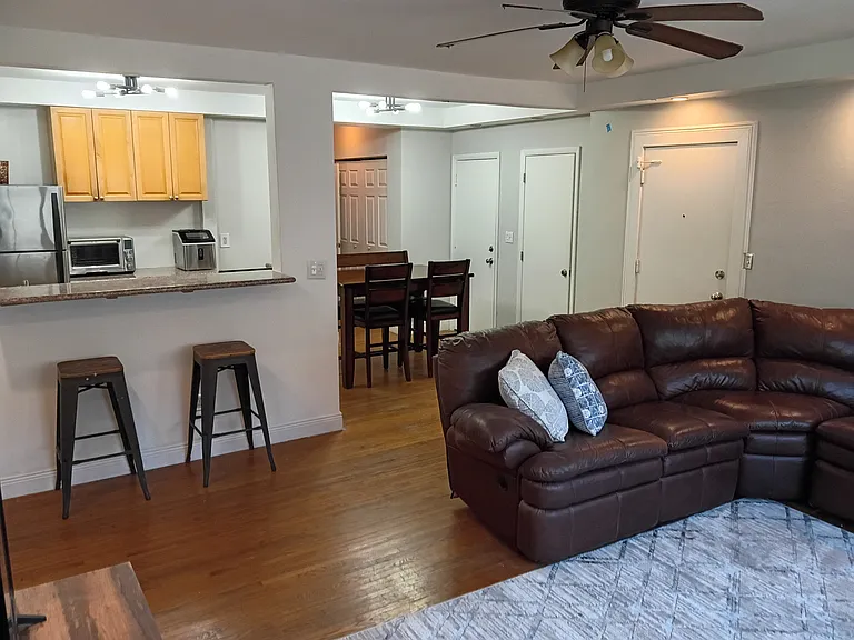 1616 Michigan Ave #4 — Photo 2