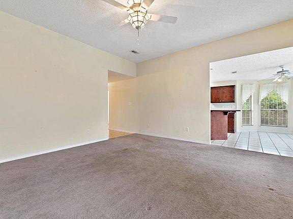 4th image of 12458 Pineridge Ct