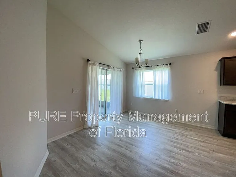 8925 SE 43rd Ave — Photo 6
