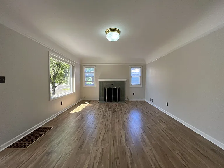 2417 N Rosa Parks Way — Photo 13
