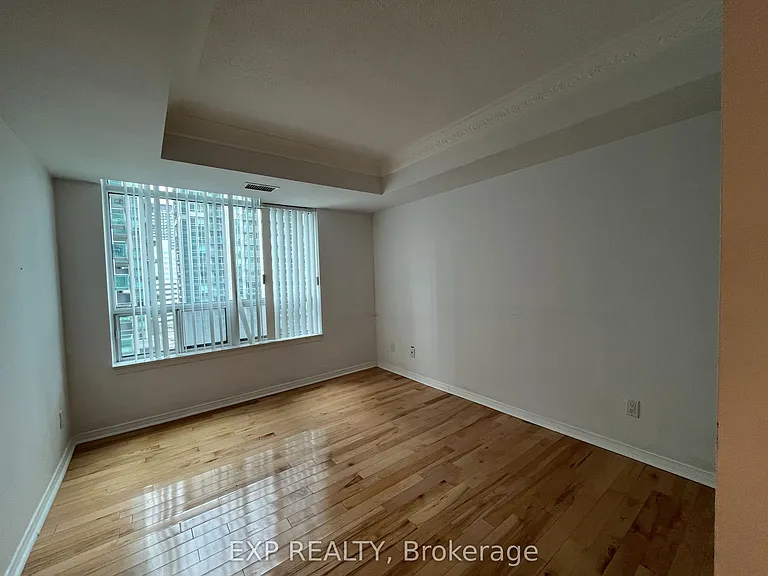 28 Harrison Garden Blvd #1608 — Photo 8