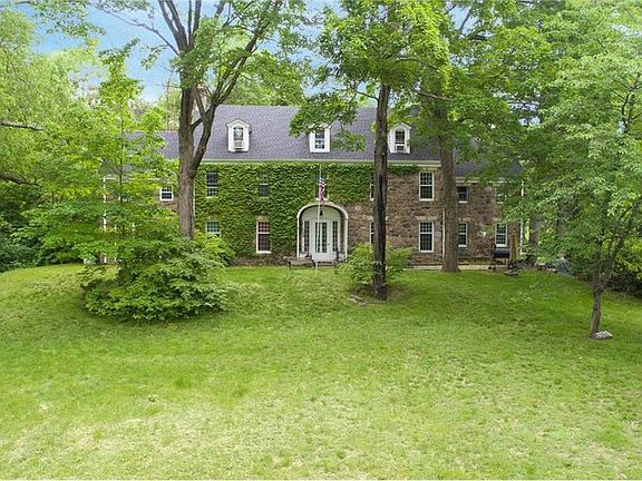 4th image of 116 Hawkes Ave