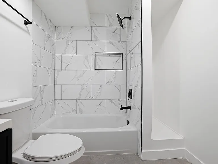 Encino Country Club Apartments — Photo 61
