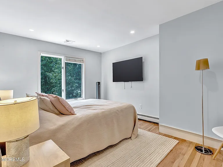 637 Beacon Blvd — Photo 20