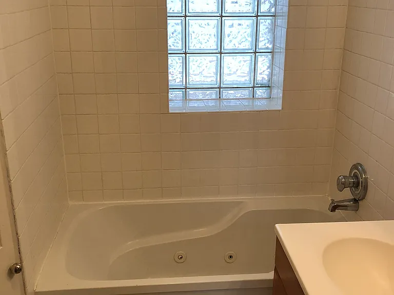 1103 W Winona St #2W — Photo 2