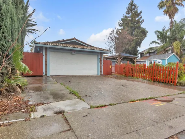 718 Castle Oaks Dr, Stockton, CA 95210