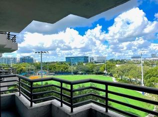 3300 NE 191st St APT 703, Aventura, FL