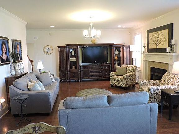 4th image of 947 Willow Cir
