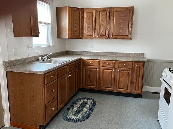 4th image of 629 W 8th St #629