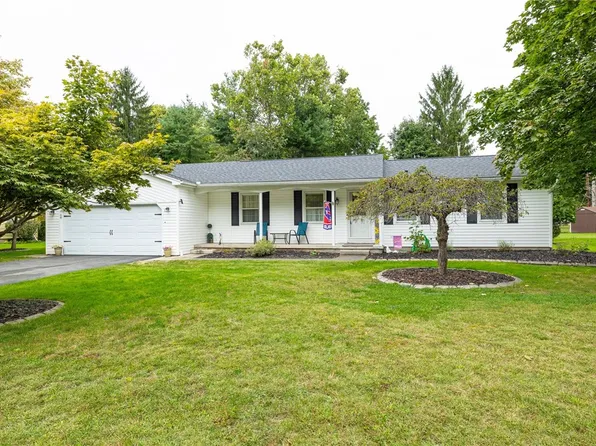 55 Sunset Trl W, Fairport, NY 14450