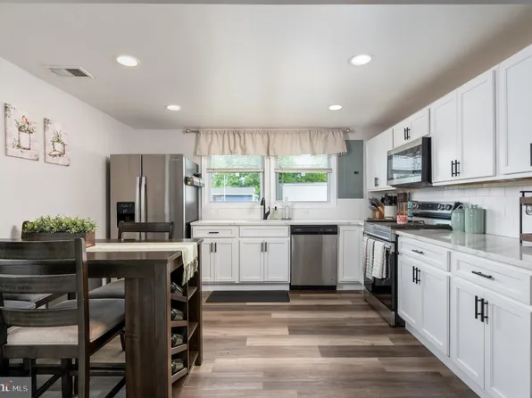 217 Glen Rd, Glen Burnie, MD 21060