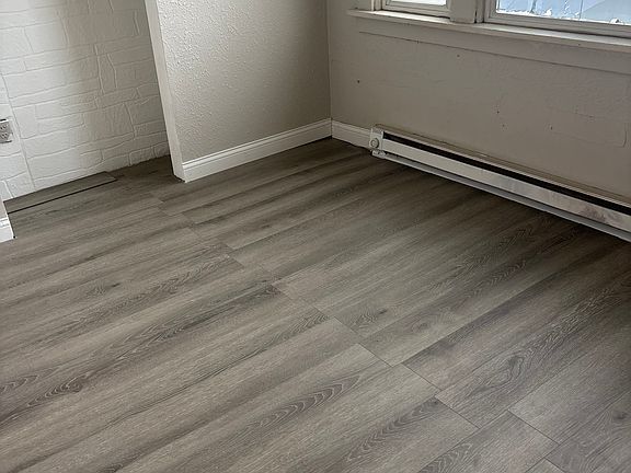 3rd image of 2937 E Queen Ave #2
