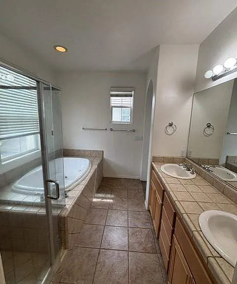 376 Town Forest Ct — Photo 23