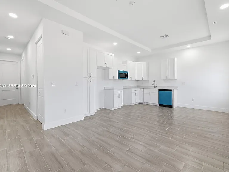 195 W Port Charlotte #A — Photo 7