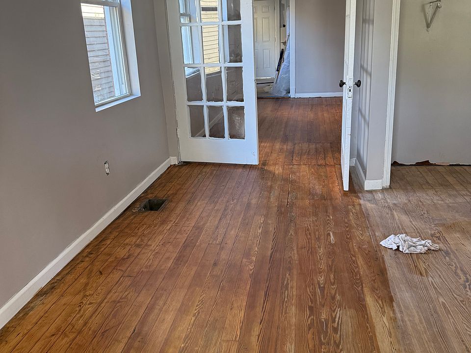 2nd image of 616 E 8th St