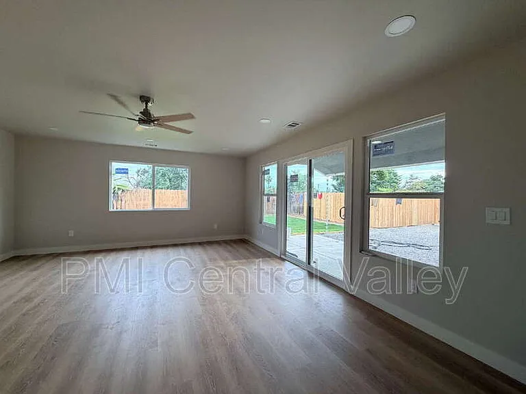 1710 Waverly Dr — Photo 30
