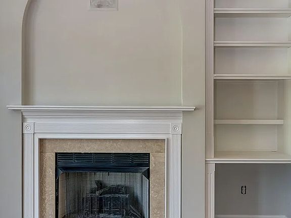 4th image of 307 Ladd Ct