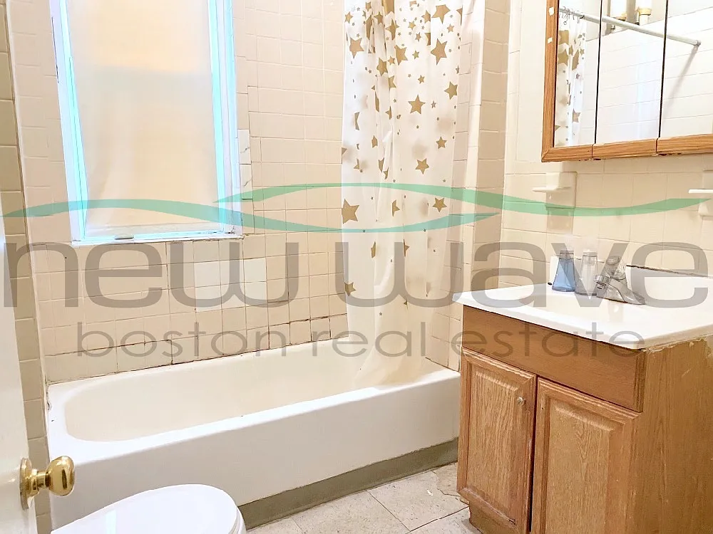 3 bed, 999 sqft, $4,200 — Photo 2