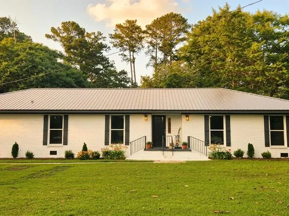 1804 Azure Dr, Dothan, AL 36303