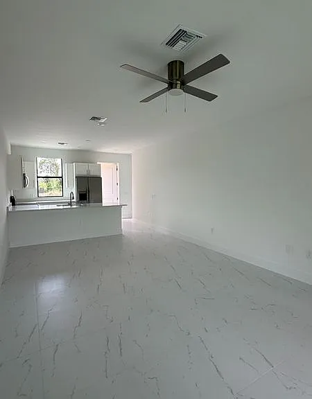 1103 Dean St E — Photo 2