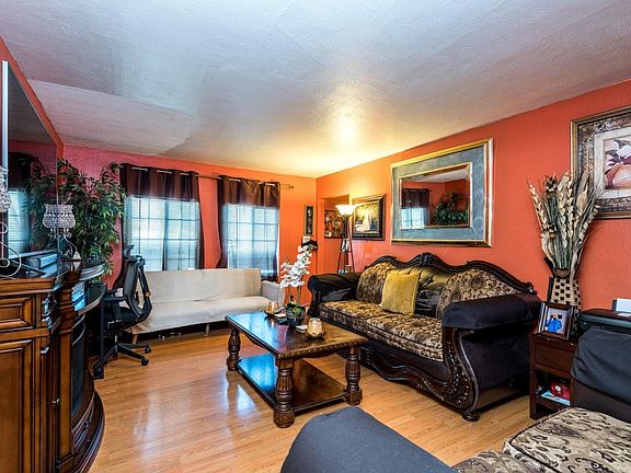 4th image of 10 Arrowhead Ln